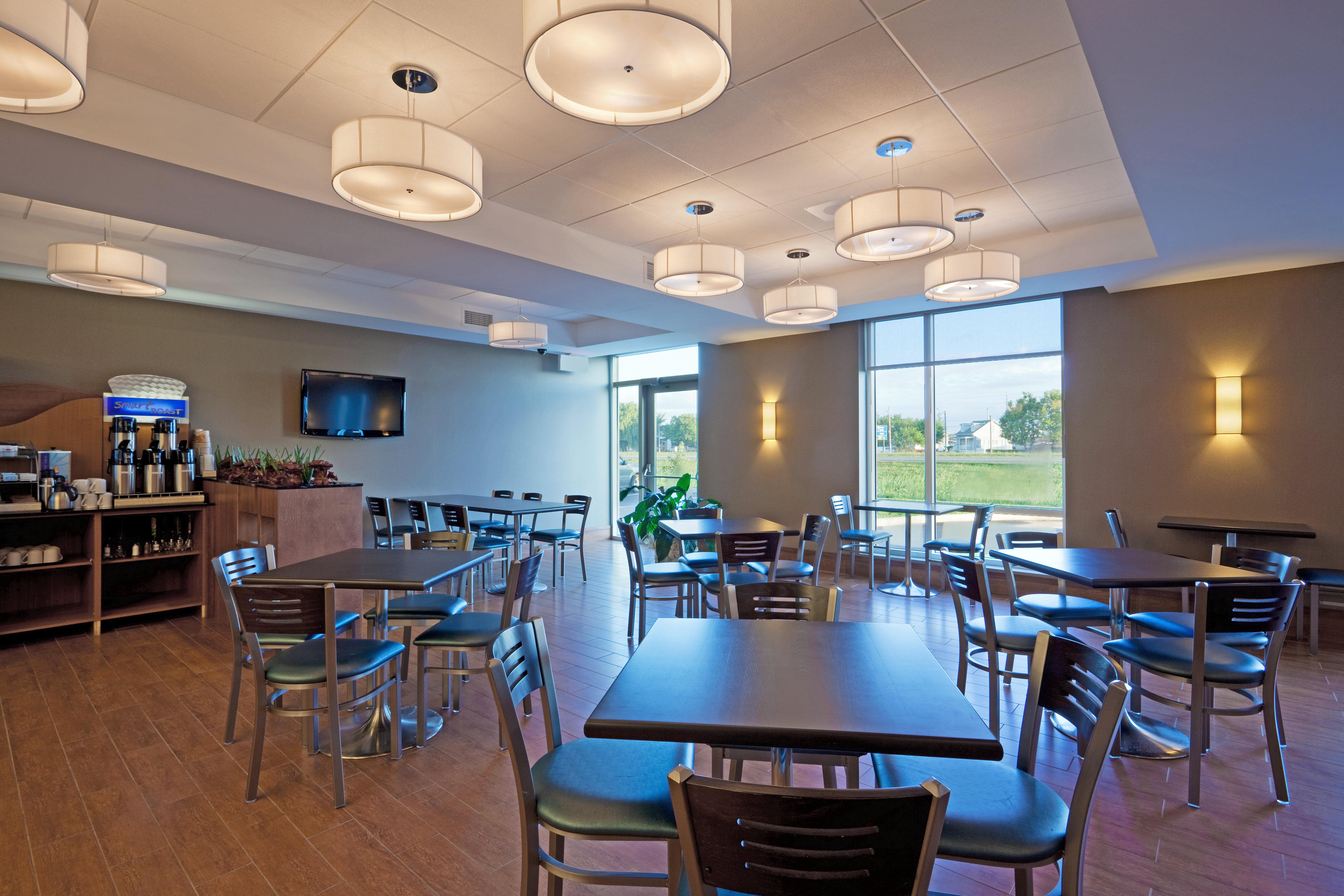Holiday Inn Express Hotel & Suites Saint - Hyacinthe By Ihg Exterior foto