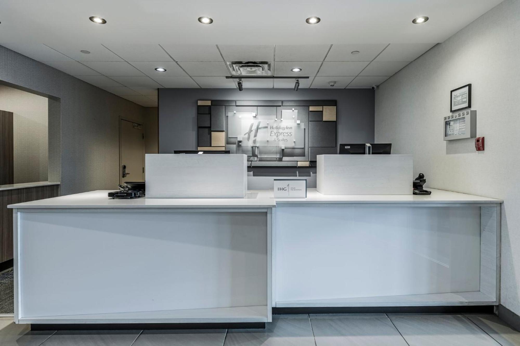 Holiday Inn Express Hotel & Suites Saint - Hyacinthe By Ihg Exterior foto