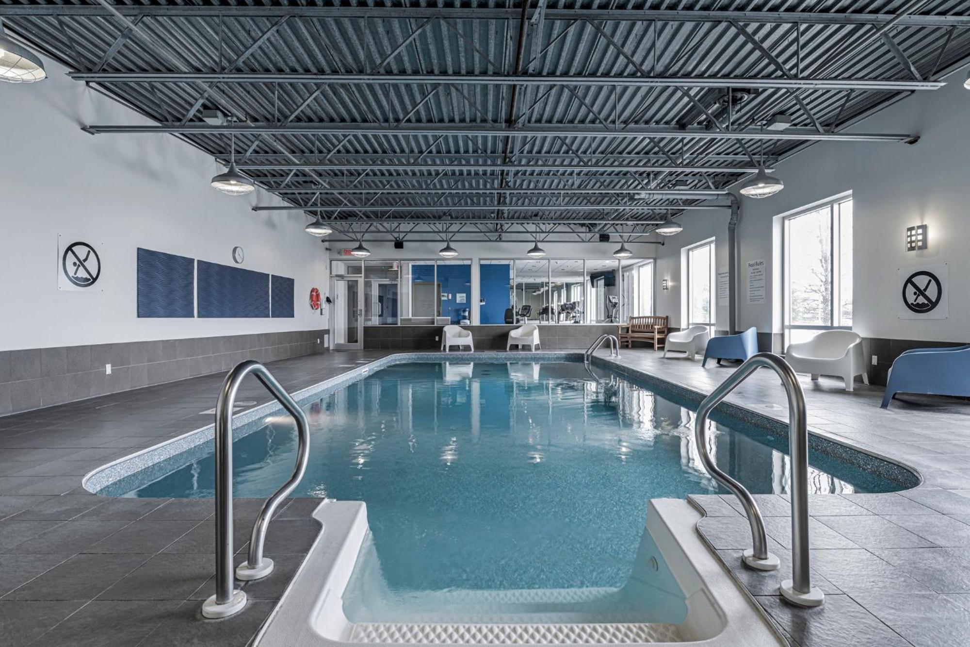 Holiday Inn Express Hotel & Suites Saint - Hyacinthe By Ihg Exterior foto