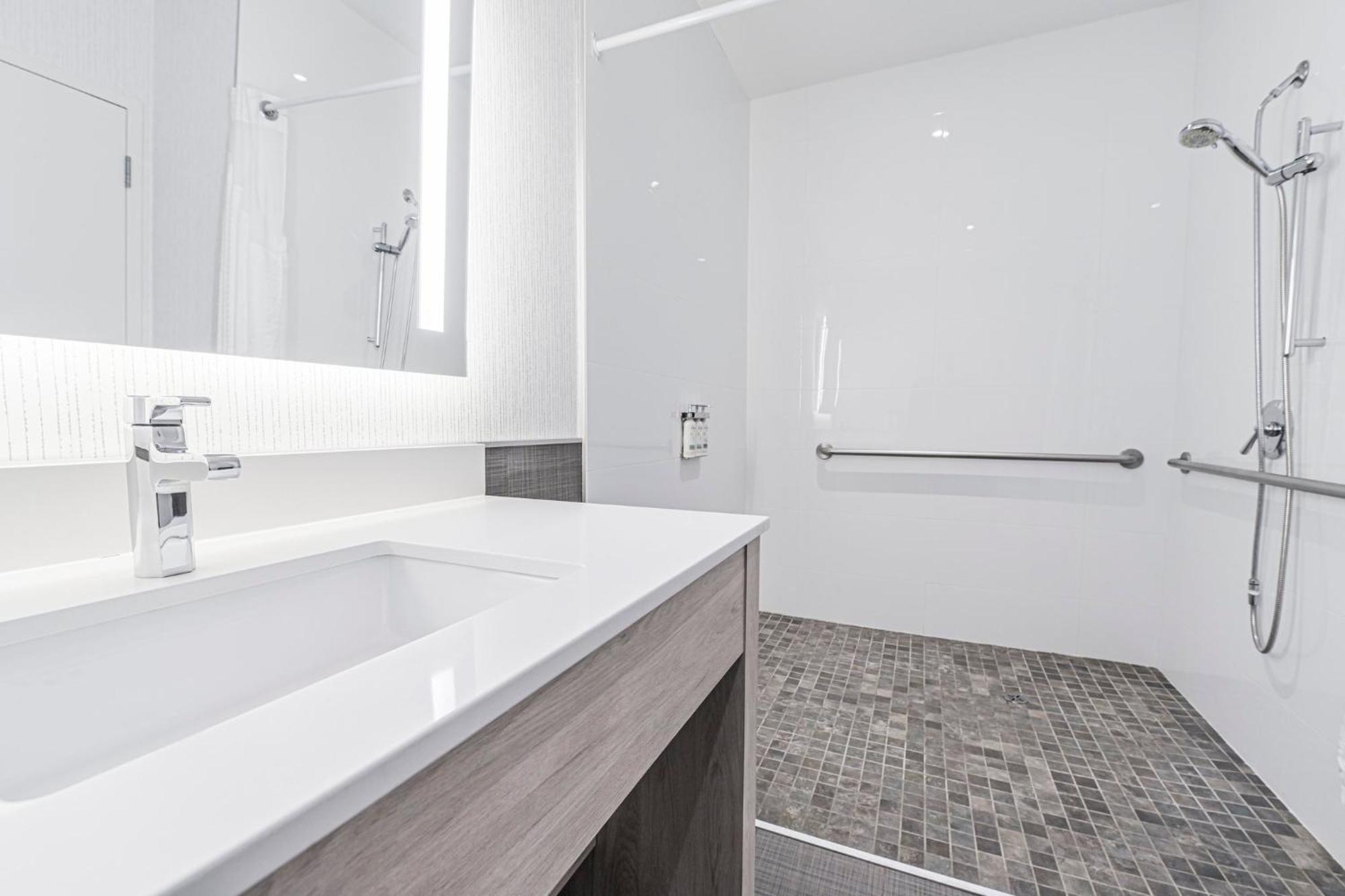 Holiday Inn Express Hotel & Suites Saint - Hyacinthe By Ihg Exterior foto