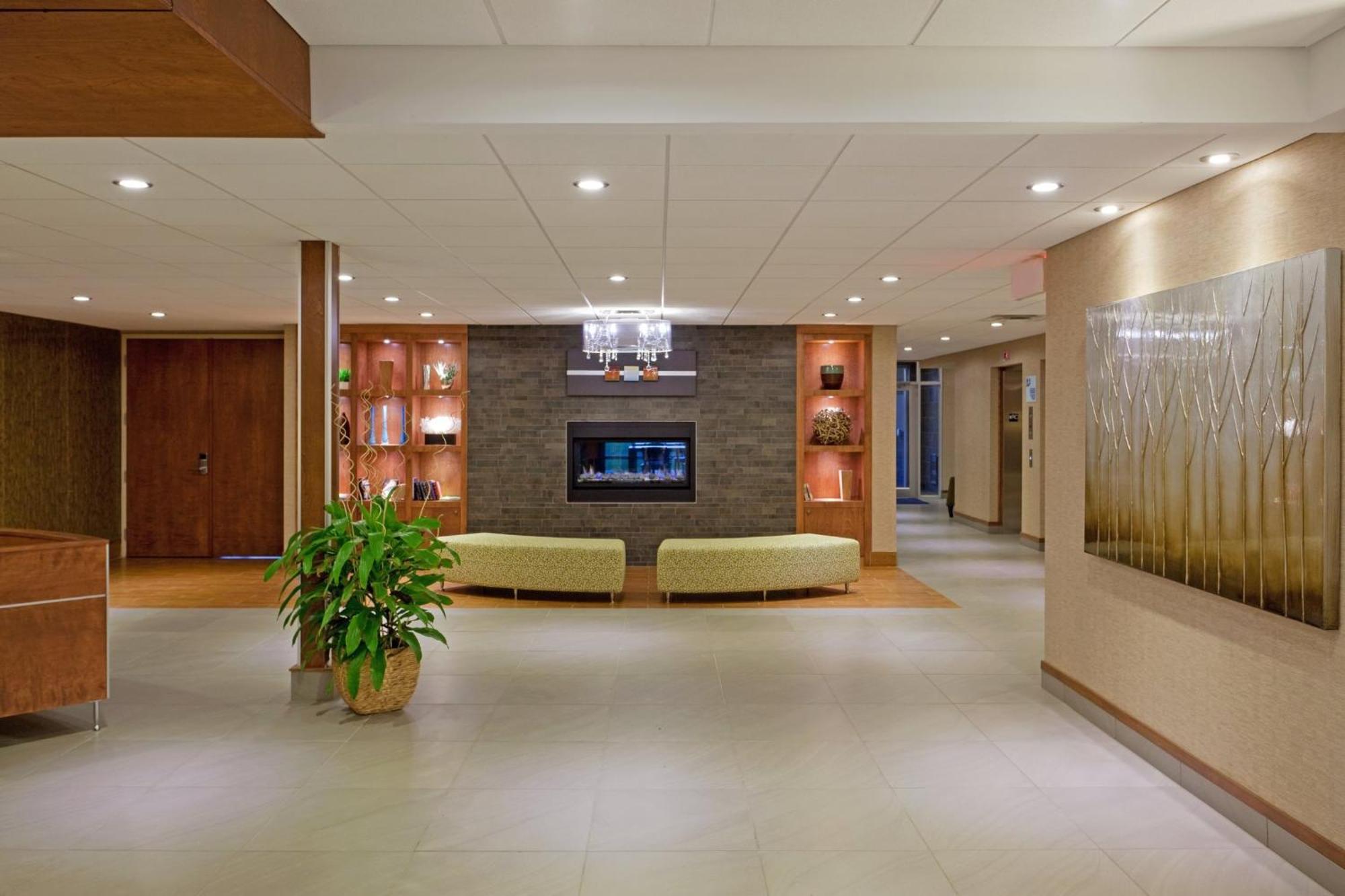 Holiday Inn Express Hotel & Suites Saint - Hyacinthe By Ihg Exterior foto