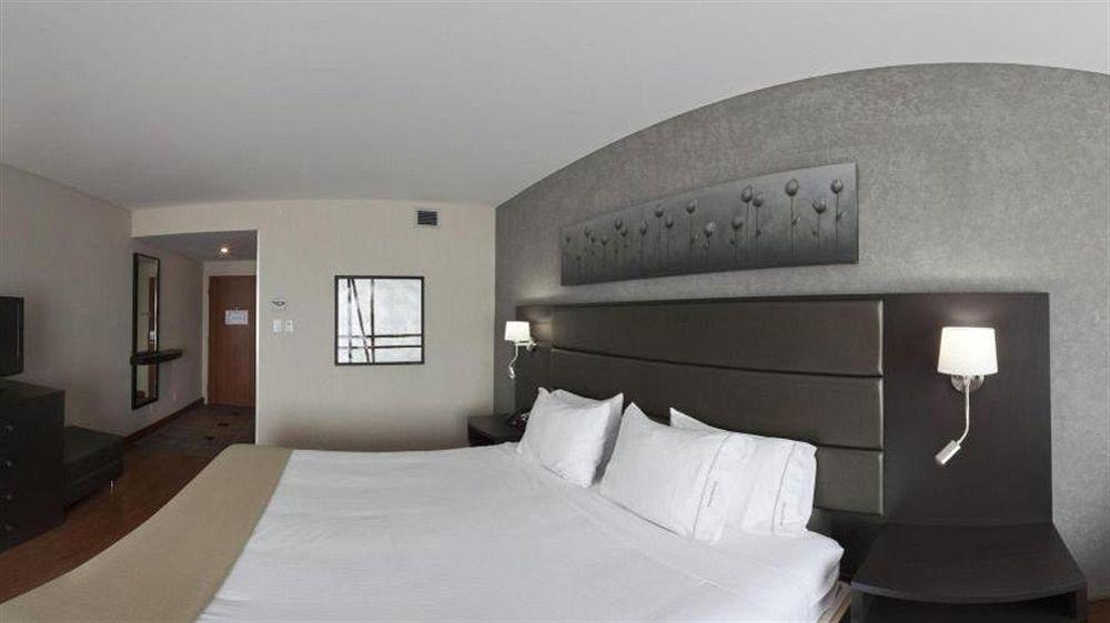 Holiday Inn Express Hotel & Suites Saint - Hyacinthe By Ihg Exterior foto